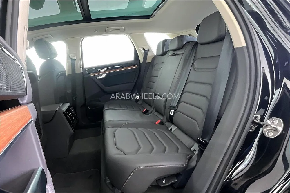 Volkswagen Touareg 2023 for Sale in Sharjah Image-28