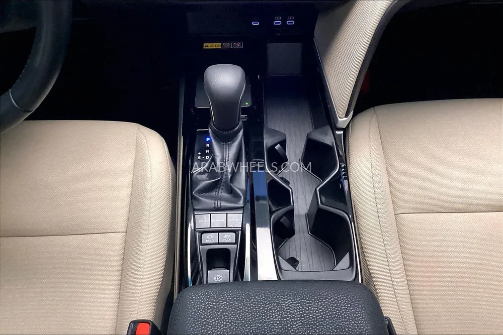 تويوتا كامري 2025 for Sale in الشارقة Image-16