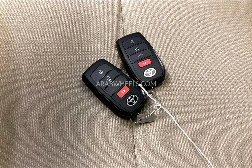 تويوتا كامري 2025 for Sale in الشارقة Image-18