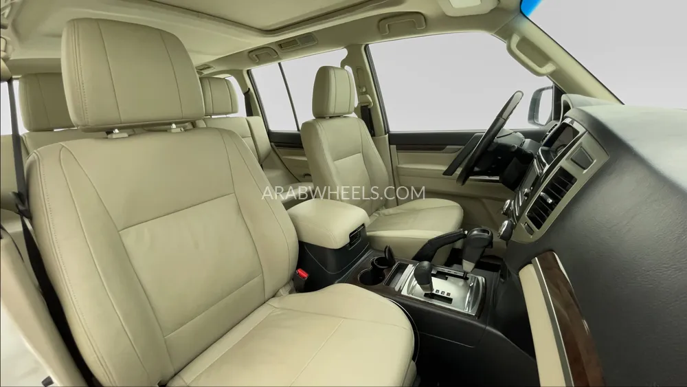 ميتسوبيشي باجيرو 2017 for Sale in دبي Image-25