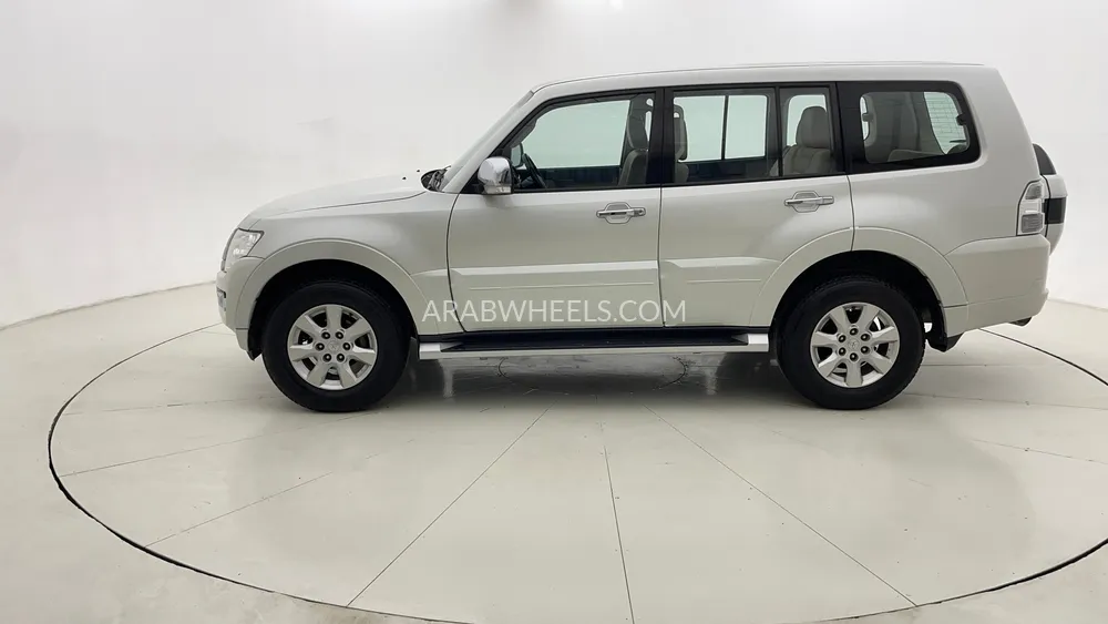 Mitsubishi Pajero 2017 for Sale in Dubai Image-6