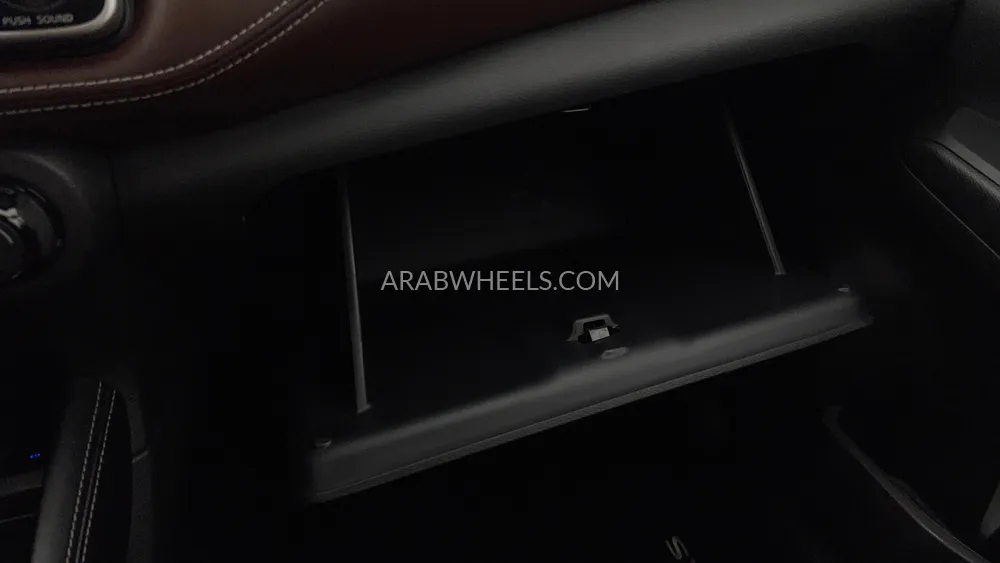 Nissan Kicks 2023 for Sale in Dubai Image-32