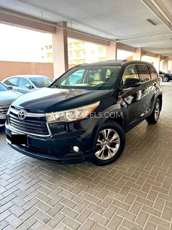 Toyota Highlander 2015 for Sale in Sharjah Image-2