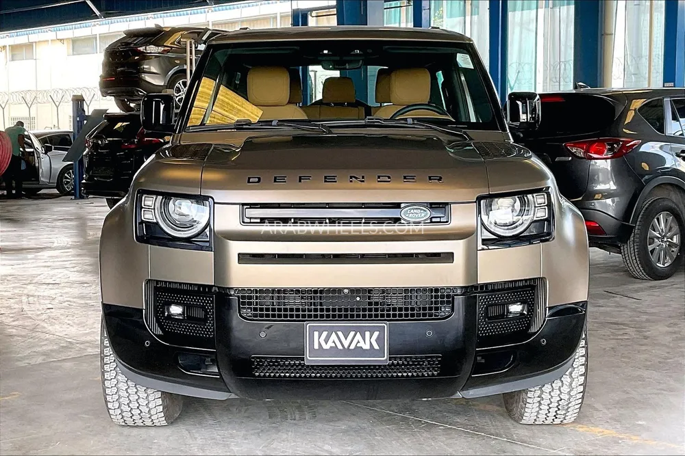 Land Rover Defender 2023 for Sale in Sharjah Image-2