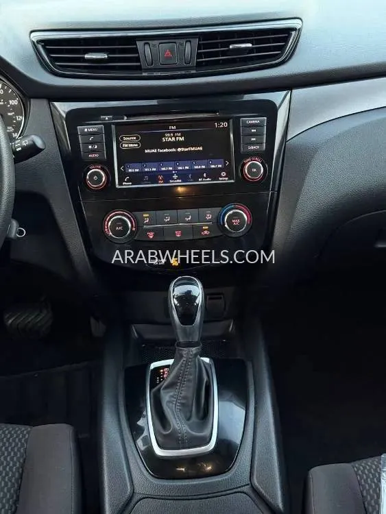 Nissan Rogue 2020 for Sale in Ajman Image-9