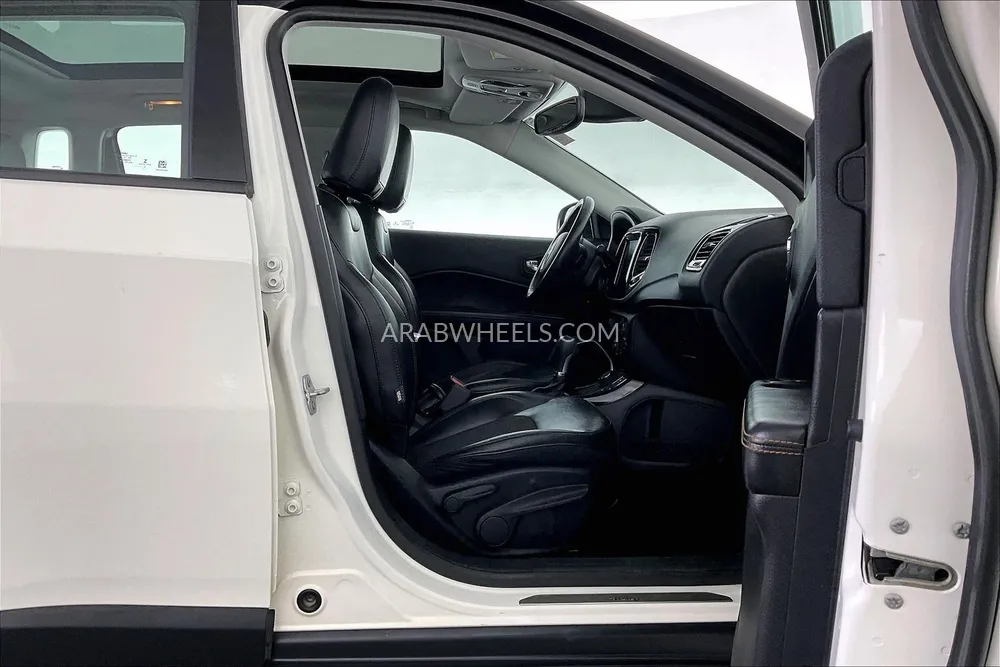 جيب كومباس 2019 for Sale in الشارقة Image-13
