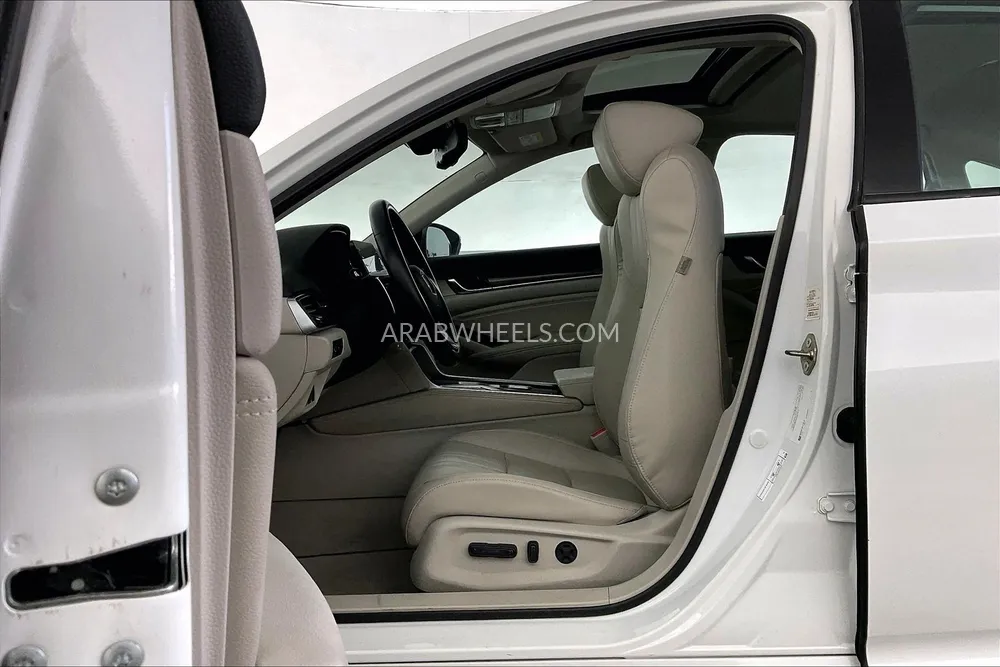 Honda Accord 2018 for Sale in Sharjah Image-25