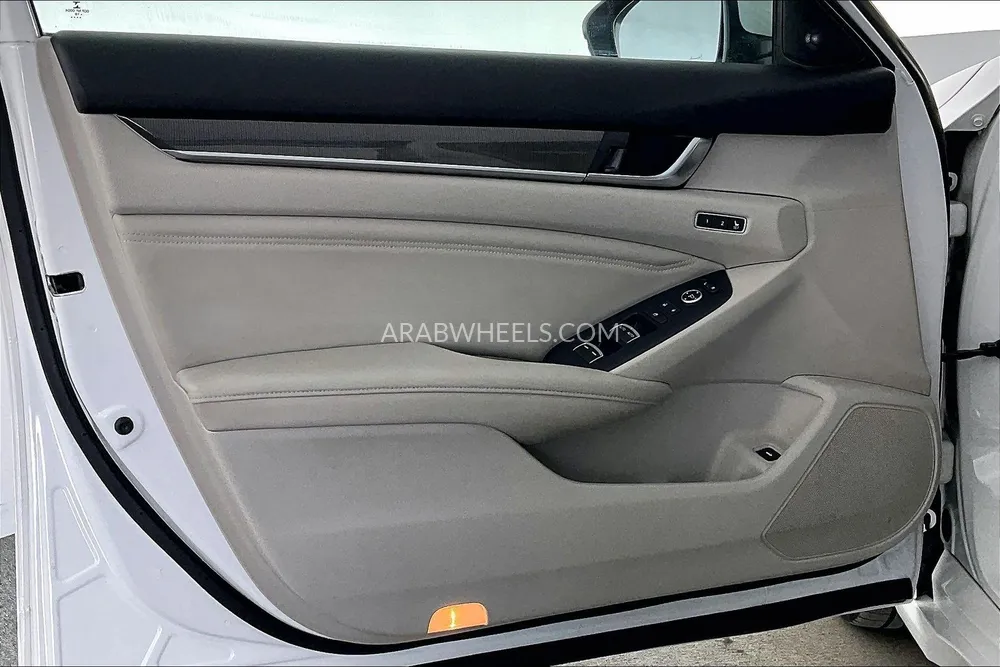 Honda Accord 2018 for Sale in Sharjah Image-27