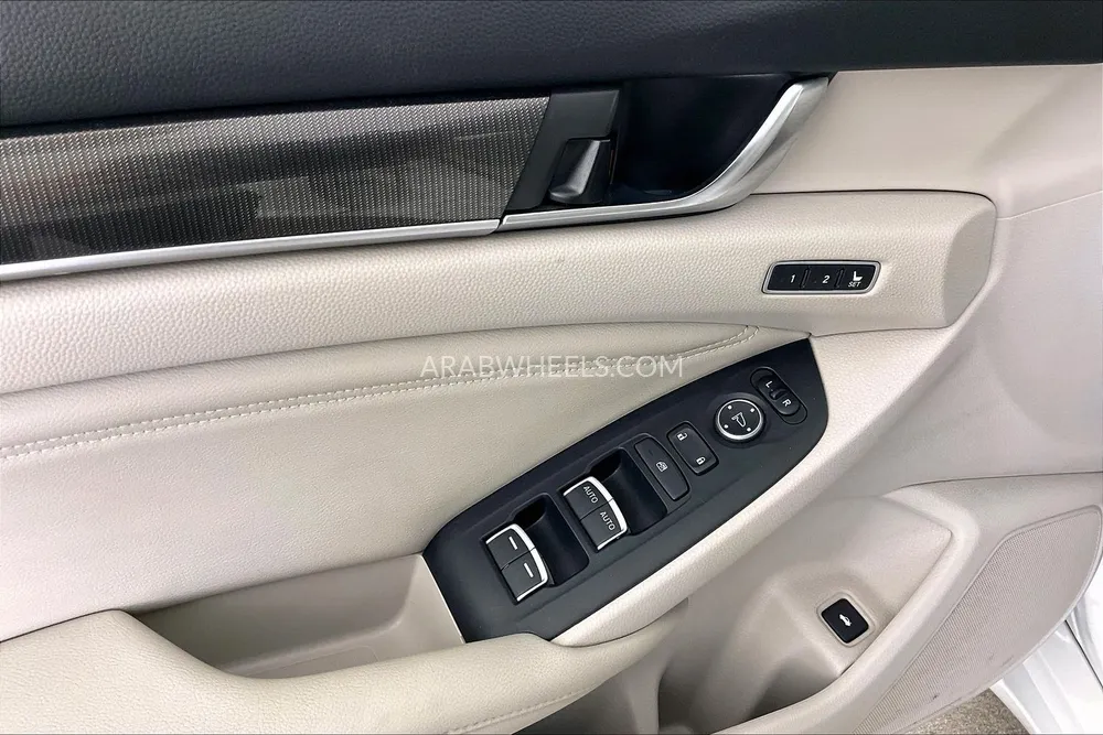 Honda Accord 2018 for Sale in Sharjah Image-35