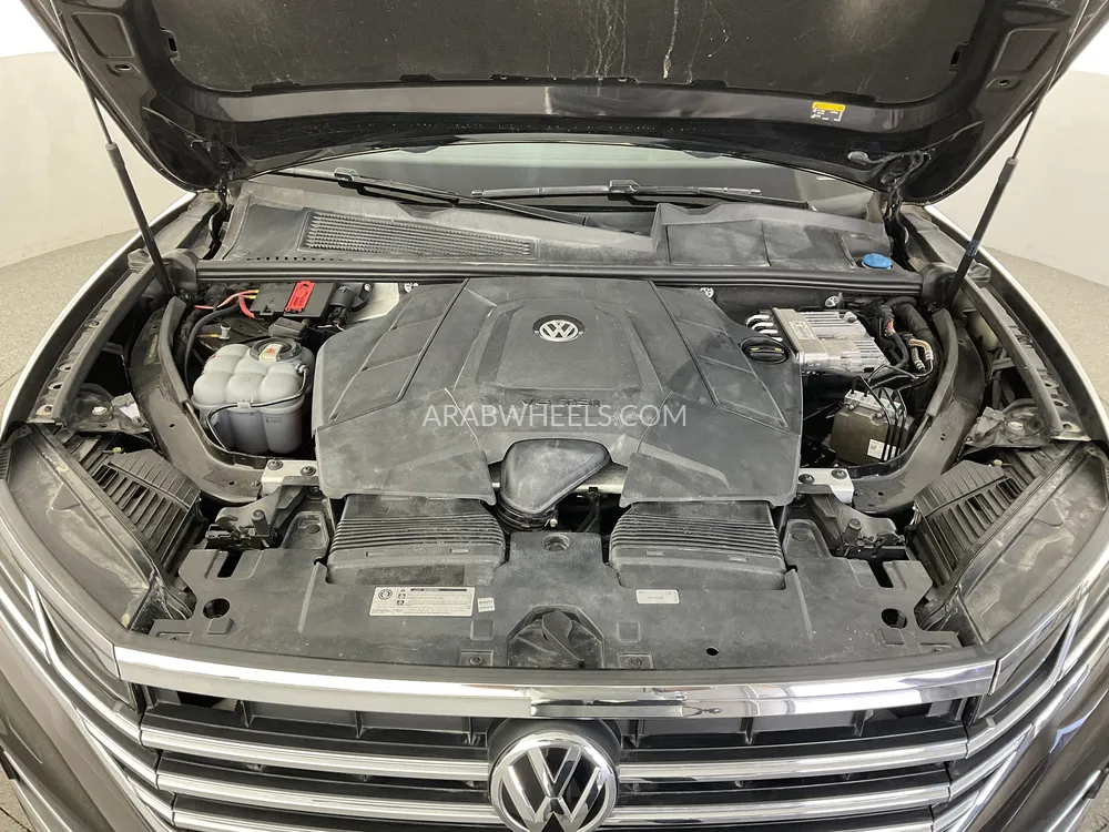 Volkswagen Touareg 2019 for Sale in Sharjah Image-21
