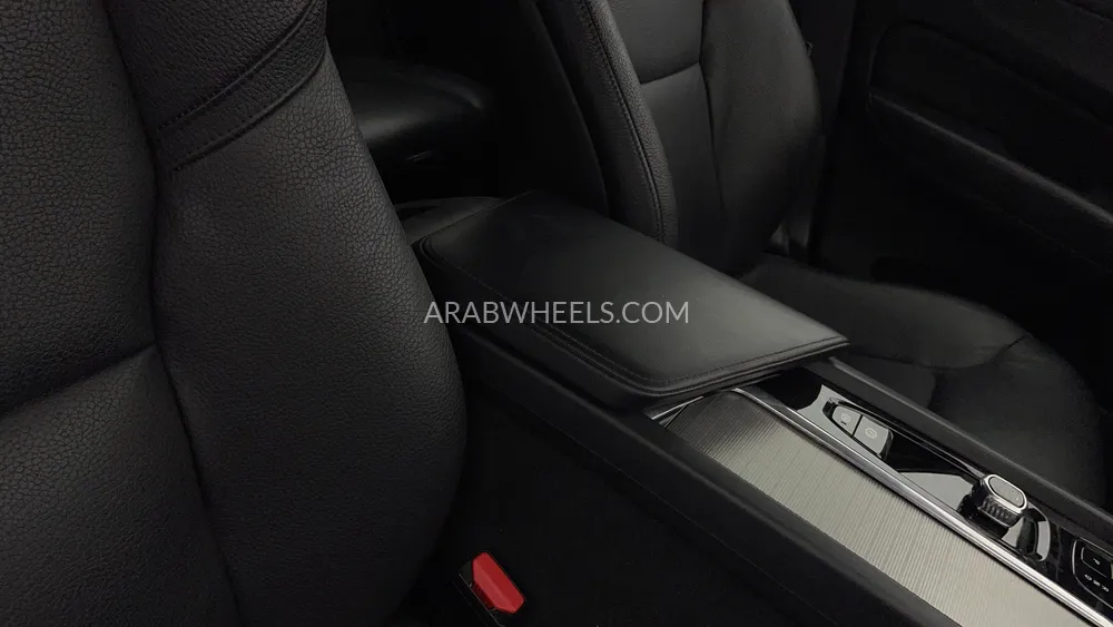 Volvo XC60 2023 for Sale in Dubai Image-41