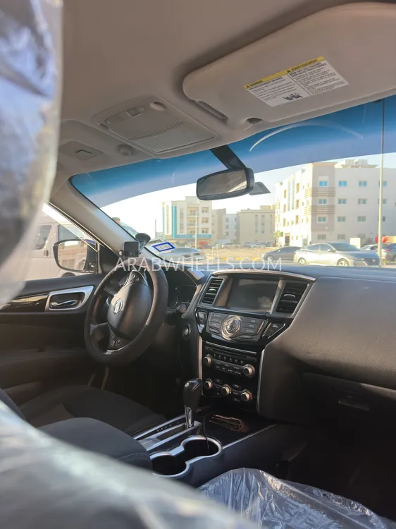 Nissan Pathfinder 2017 for Sale in Sharjah Image-10