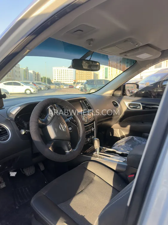 Nissan Pathfinder 2017 for Sale in Sharjah Image-9