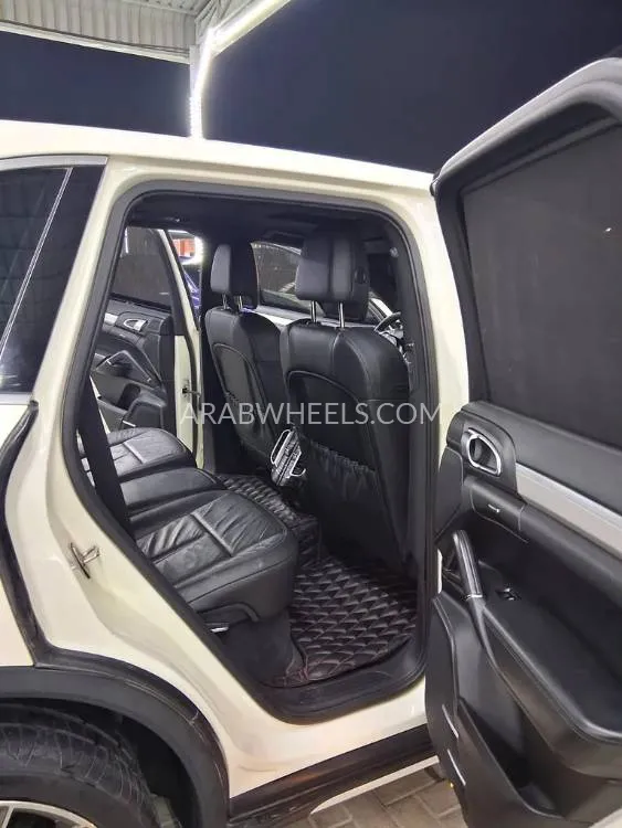 Porsche Cayenne 2011 for Sale in Ajman Image-11