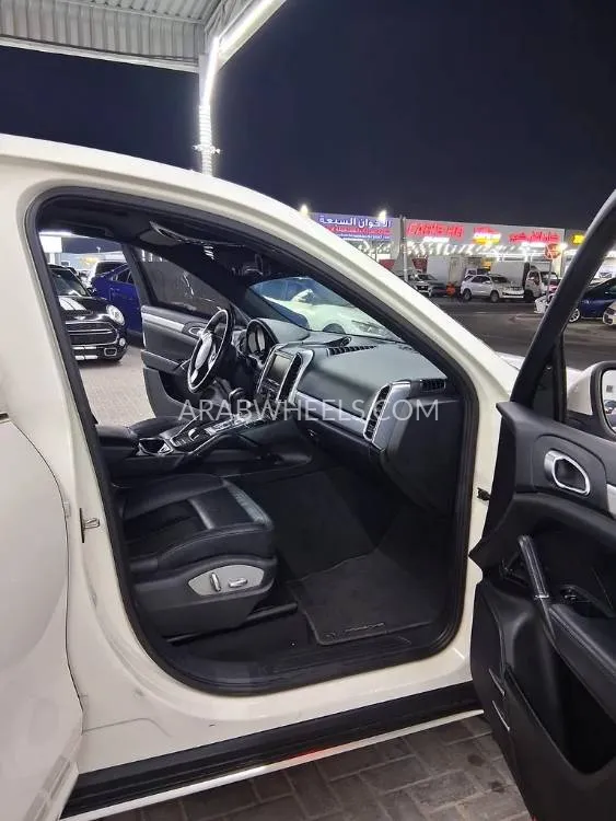 Porsche Cayenne 2011 for Sale in Ajman Image-12