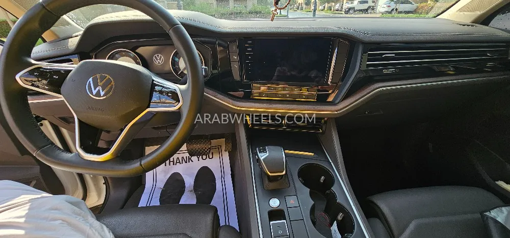 Volkswagen Touareg 2023 for Sale in Dubai Image-9