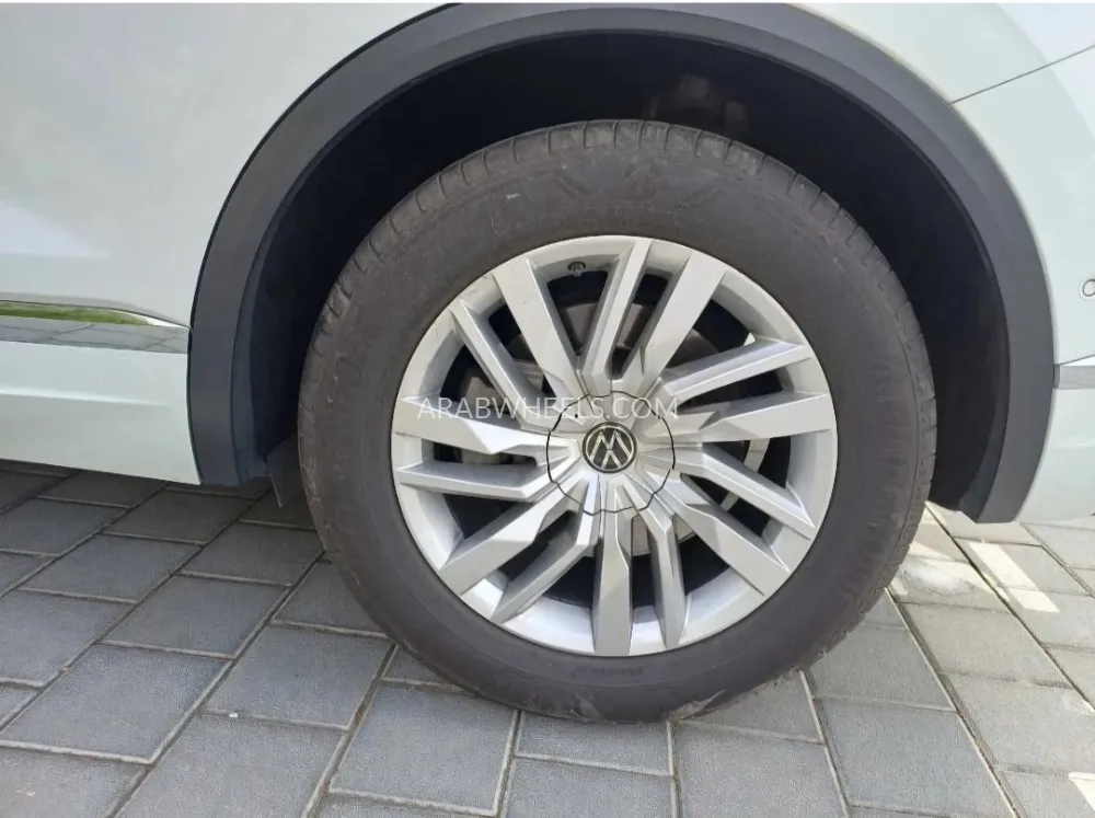 Volkswagen Touareg 2023 for Sale in Dubai Image-6
