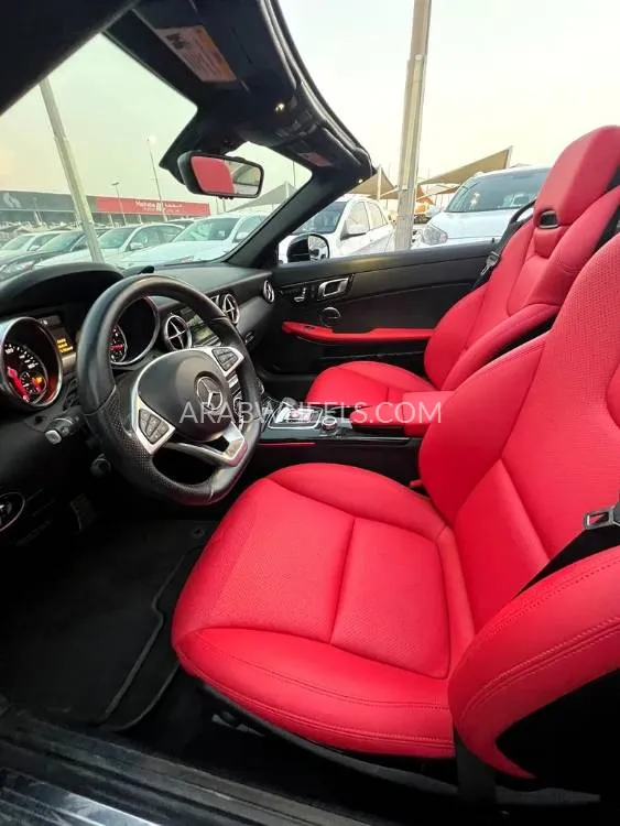 مرسيدس بنز SLC Class 2019 for Sale in الشارقة Image-4