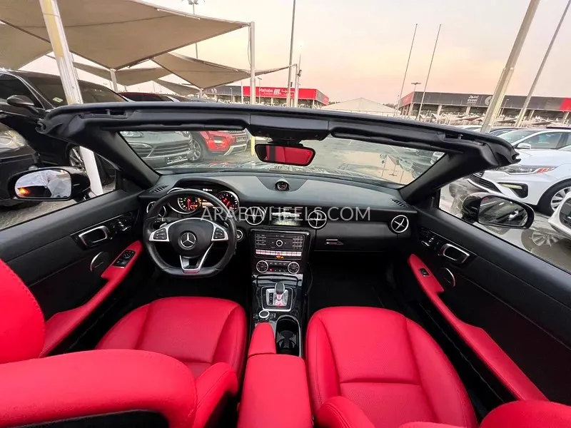 مرسيدس بنز SLC Class 2019 for Sale in الشارقة Image-5