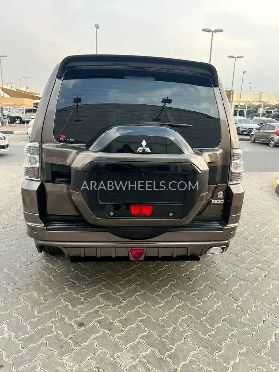 Mitsubishi Pajero 2012 for Sale in Sharjah Image-4