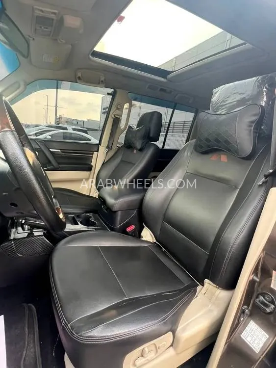 Mitsubishi Pajero 2012 for Sale in Sharjah Image-9