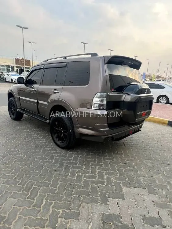 Mitsubishi Pajero 2012 for Sale in Sharjah Image-11