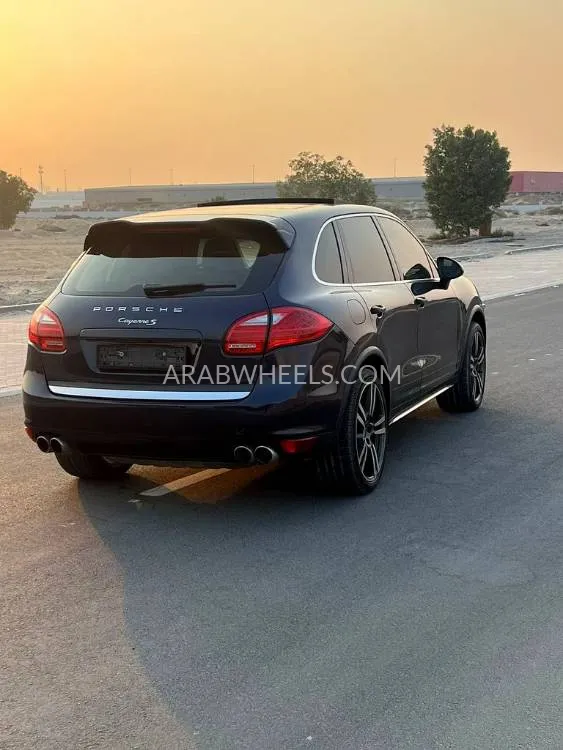 Porsche Cayenne 2013 for Sale in Sharjah Image-3
