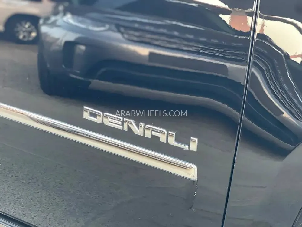 GMC Yukon XL 2012 for Sale in Sharjah Image-9