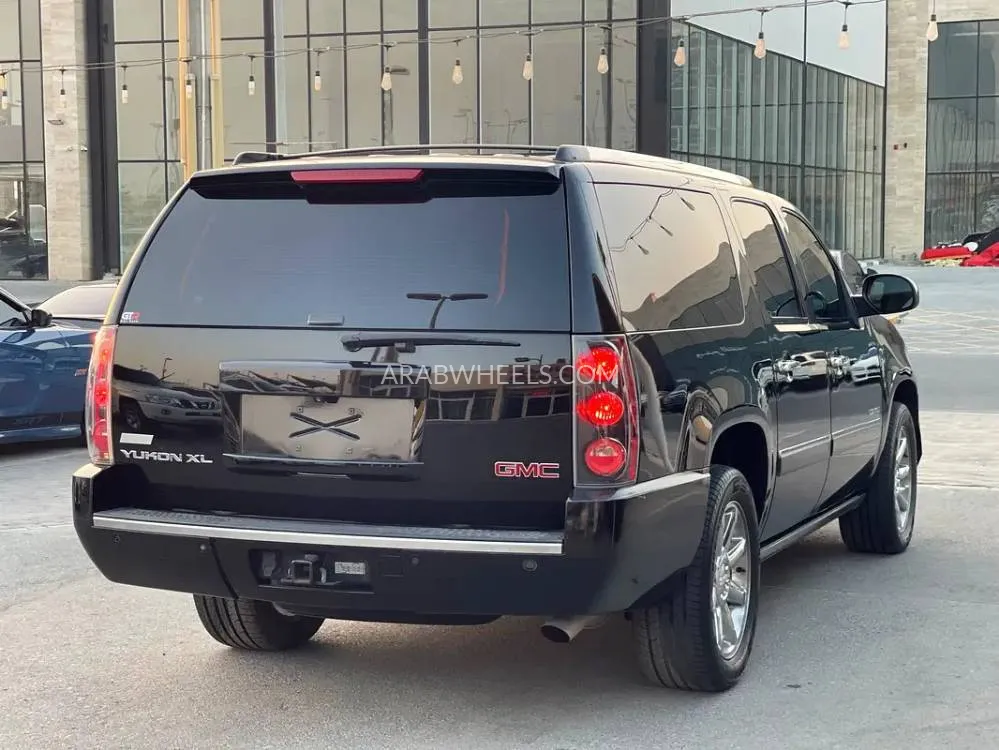 GMC Yukon XL 2012 for Sale in Sharjah Image-11