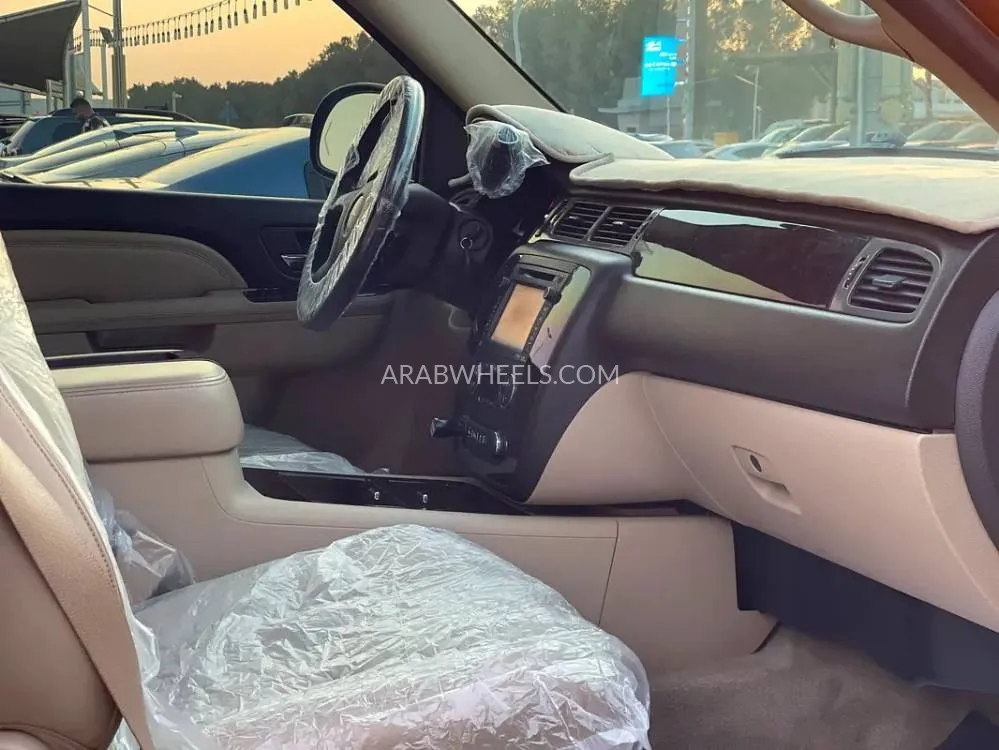 GMC Yukon XL 2012 for Sale in Sharjah Image-13