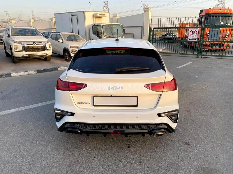 Kia Cerato 2022 for Sale in Dubai Image-11
