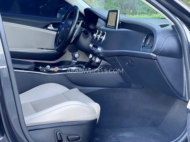 Kia Stinger 2019 for Sale in Sharjah Image-16