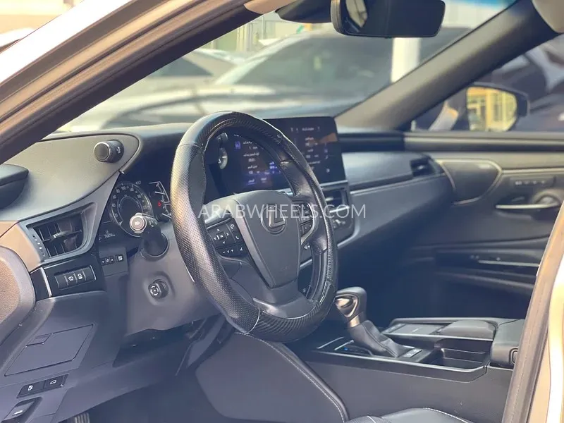Lexus ES 2022 for Sale in Sharjah Image-16