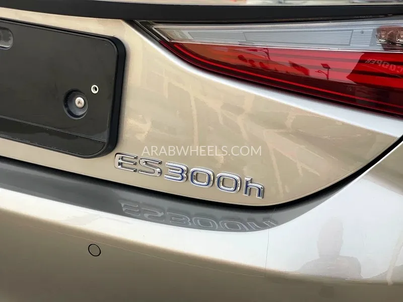Lexus ES 2022 for Sale in Sharjah Image-20