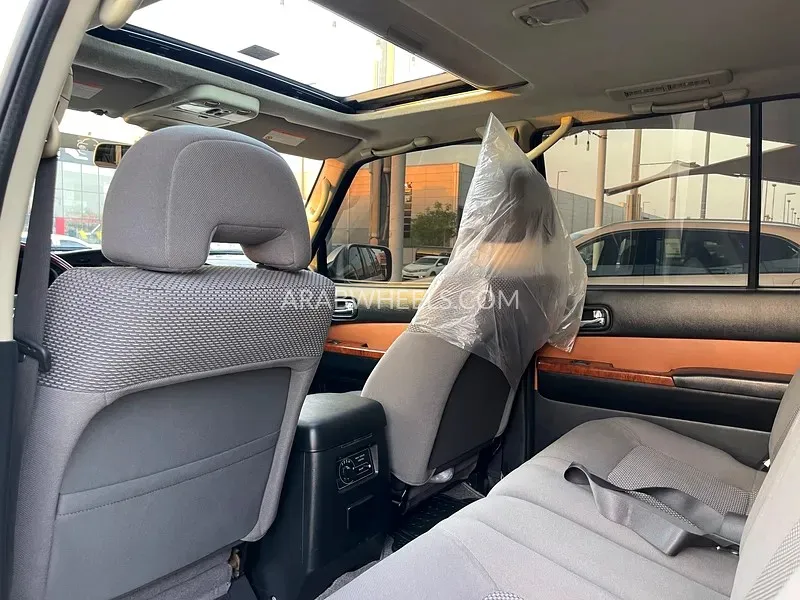 Nissan Patrol 2016 for Sale in Sharjah Image-10
