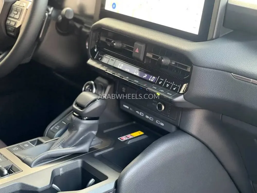 Toyota Land Cruiser Prado 2025 for Sale in Sharjah Image-7