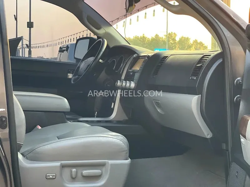 Toyota Tundra 2011 for Sale in Sharjah Image-9