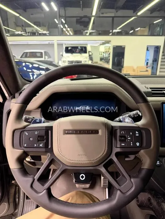 لاند روفر ديفندر 2025 for Sale in دبي Image-4