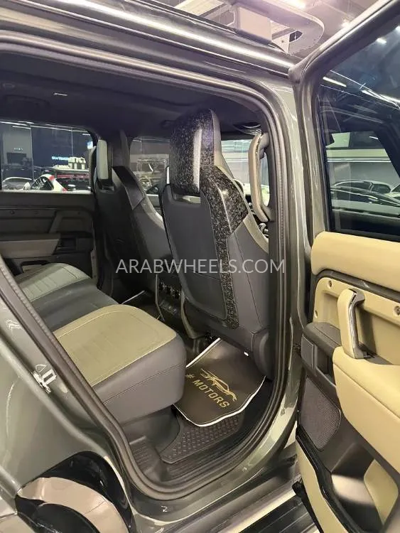 لاند روفر ديفندر 2025 for Sale in دبي Image-8