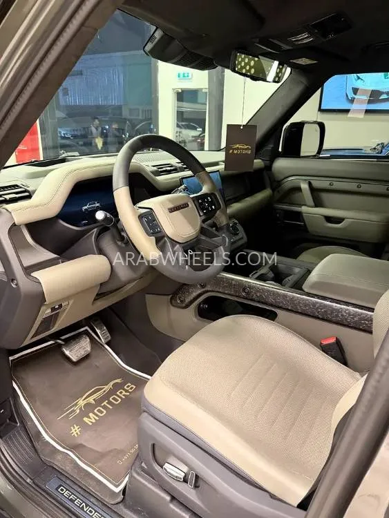 لاند روفر ديفندر 2025 for Sale in دبي Image-17
