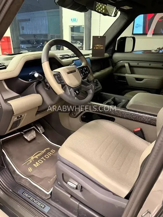 لاند روفر ديفندر 2025 for Sale in دبي Image-18