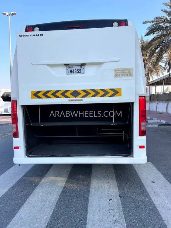 Iveco Daily 2017 for Sale in Sharjah Image-5