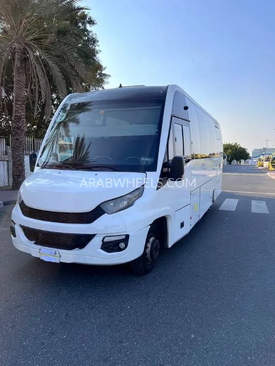 Iveco Daily 2017 for Sale in Sharjah Image-8