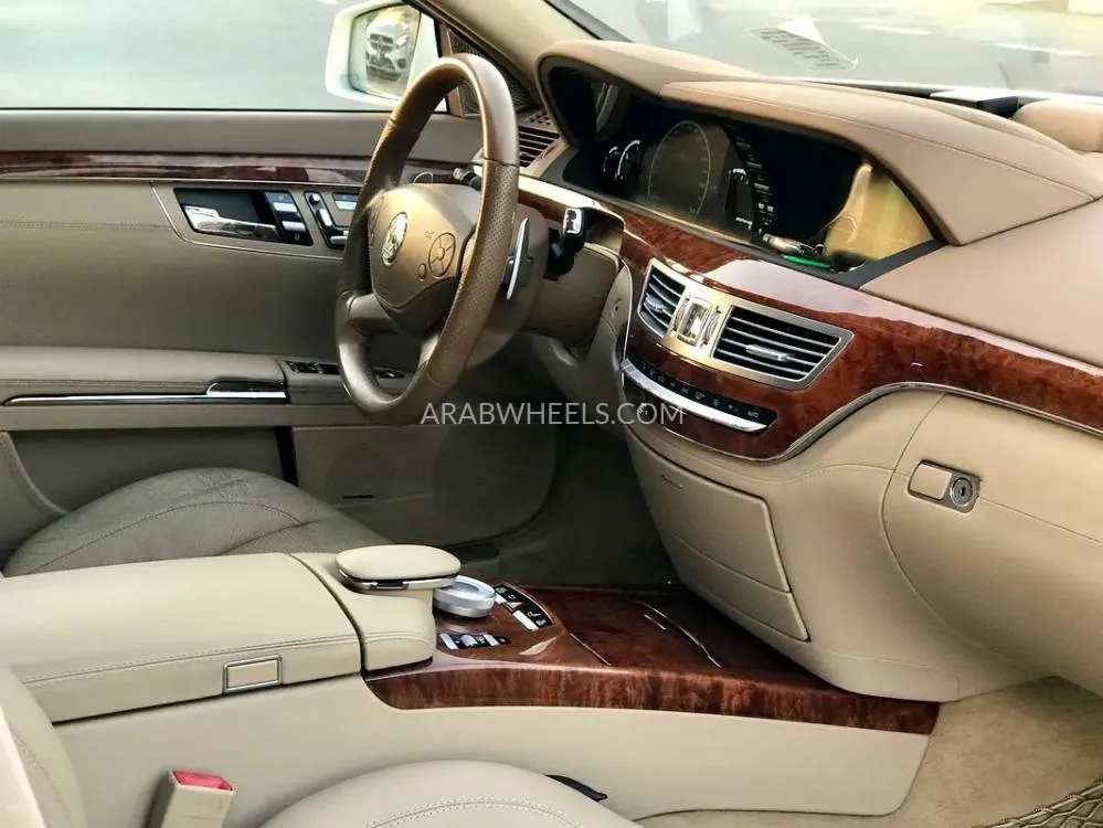 Mercedes Benz CLS Class 2010 for Sale in Dubai Image-2