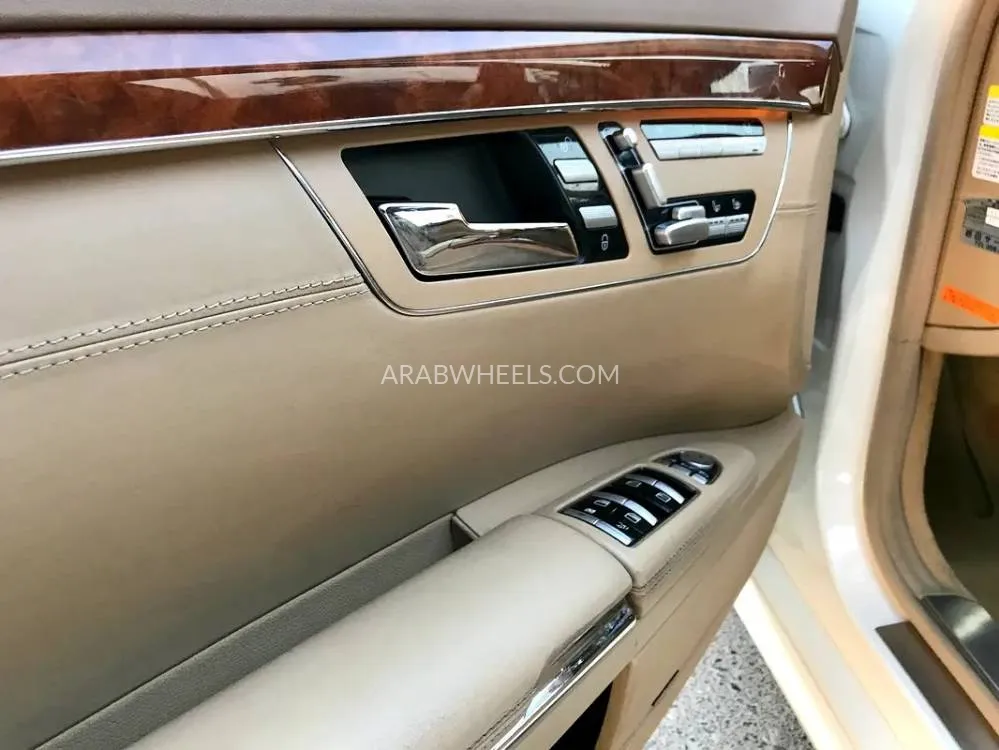 Mercedes Benz CLS Class 2010 for Sale in Dubai Image-12