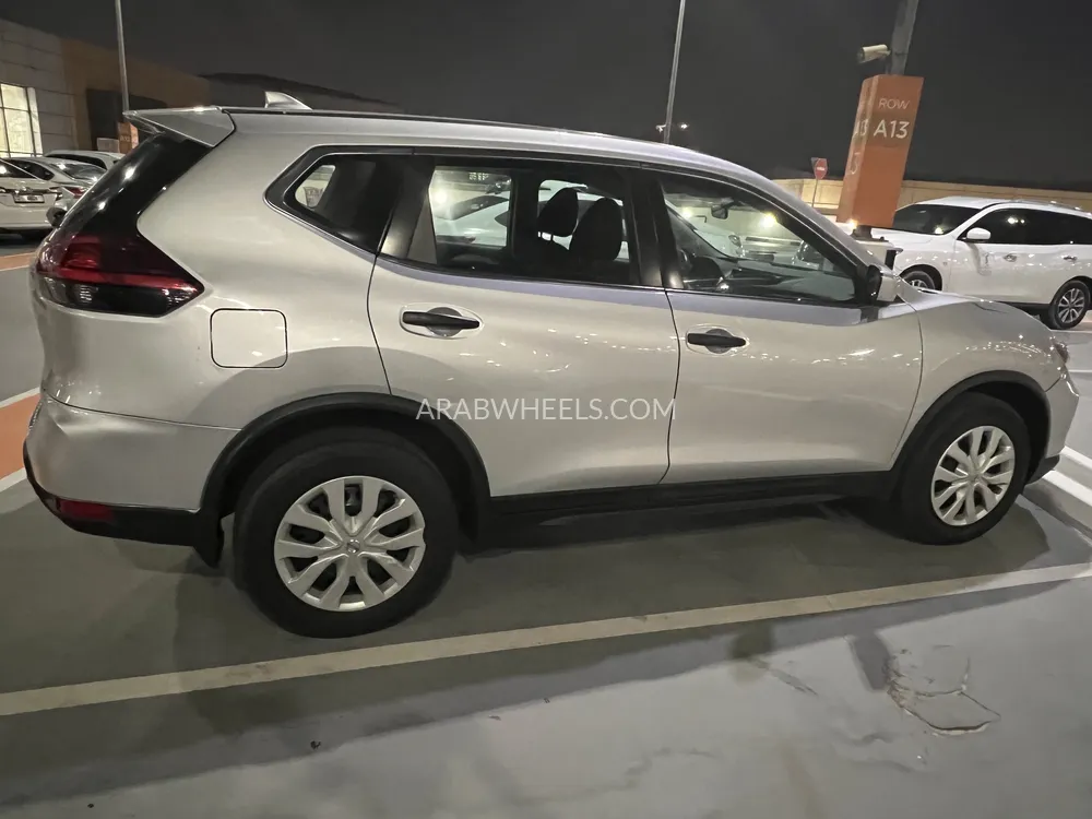 Nissan Rogue 2017 for Sale in Dubai Image-7