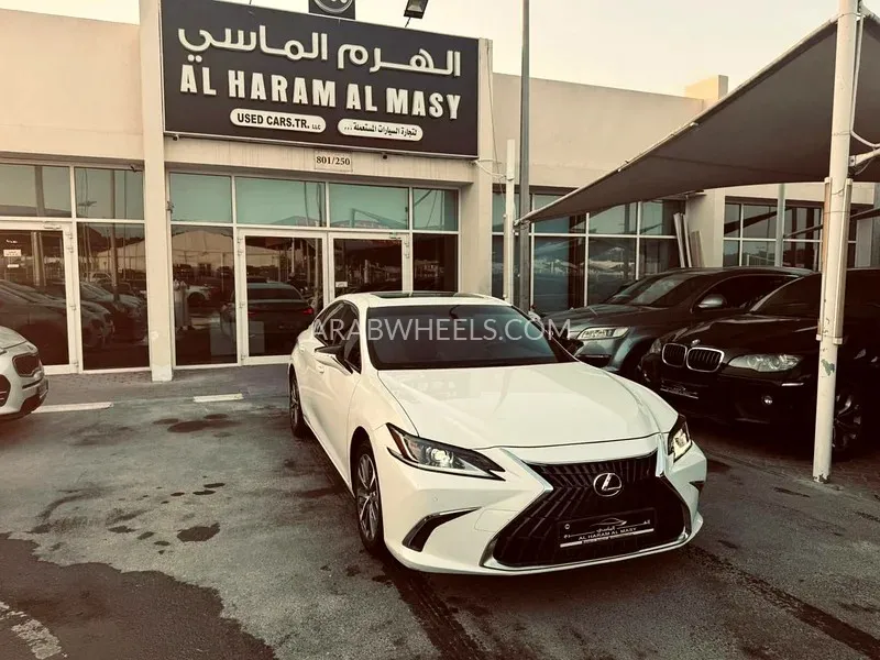 Lexus ES 2022 for Sale in Sharjah Image-4