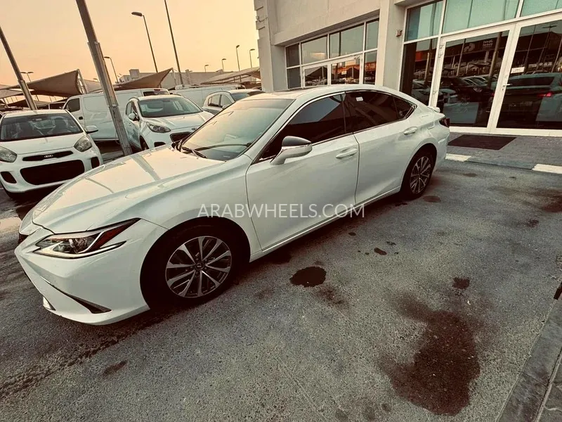 Lexus ES 2022 for Sale in Sharjah Image-10