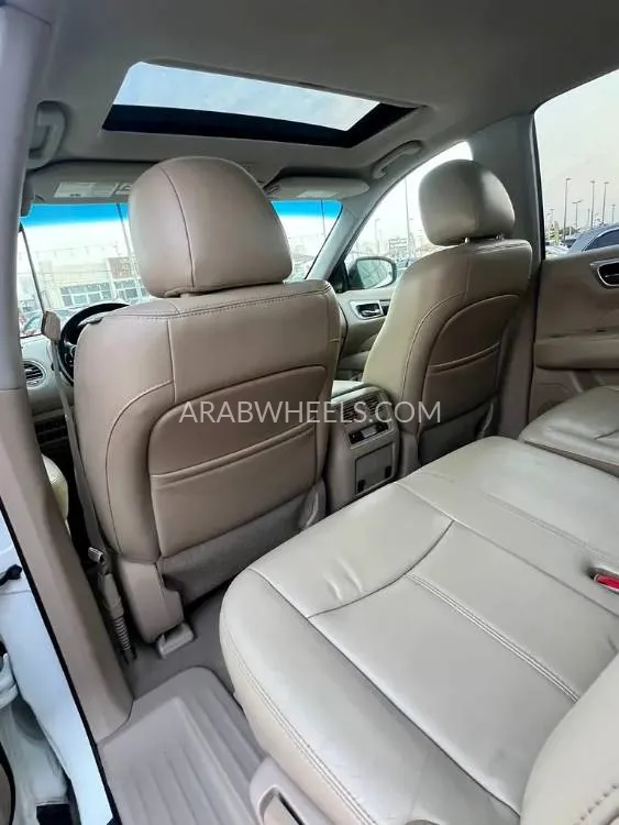 Nissan Pathfinder 2018 for Sale in Sharjah Image-9