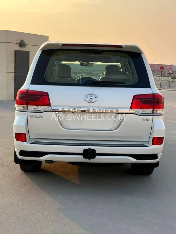 تويوتا لاند كروزر 2017 for Sale in الشارقة Image-10